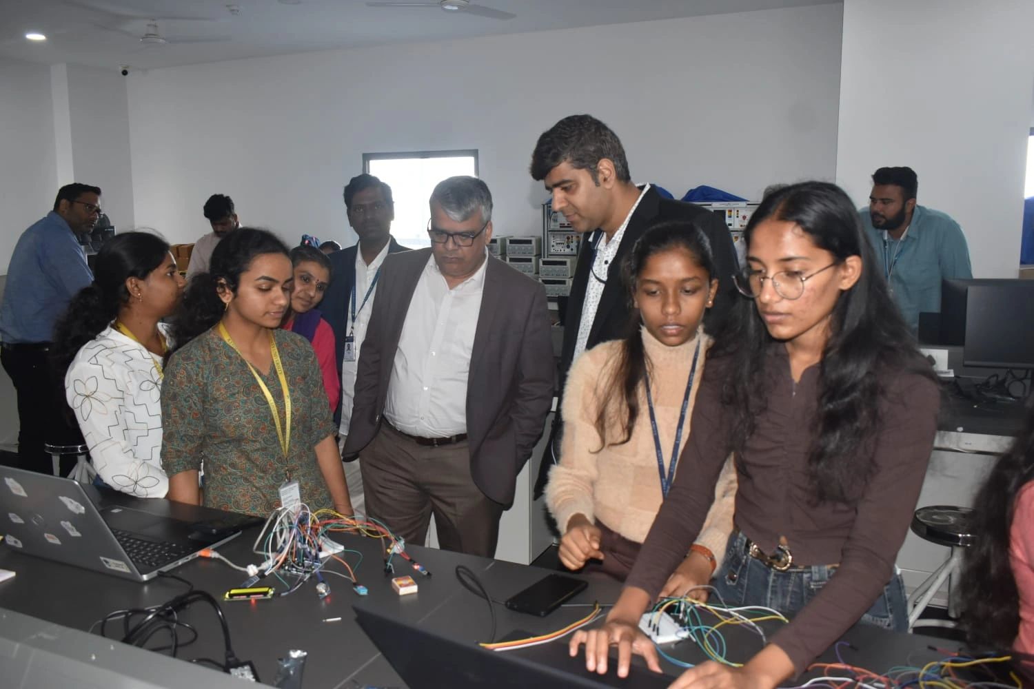 Why IoT Trainer Kits Are Essential for Learning Embedded Systems